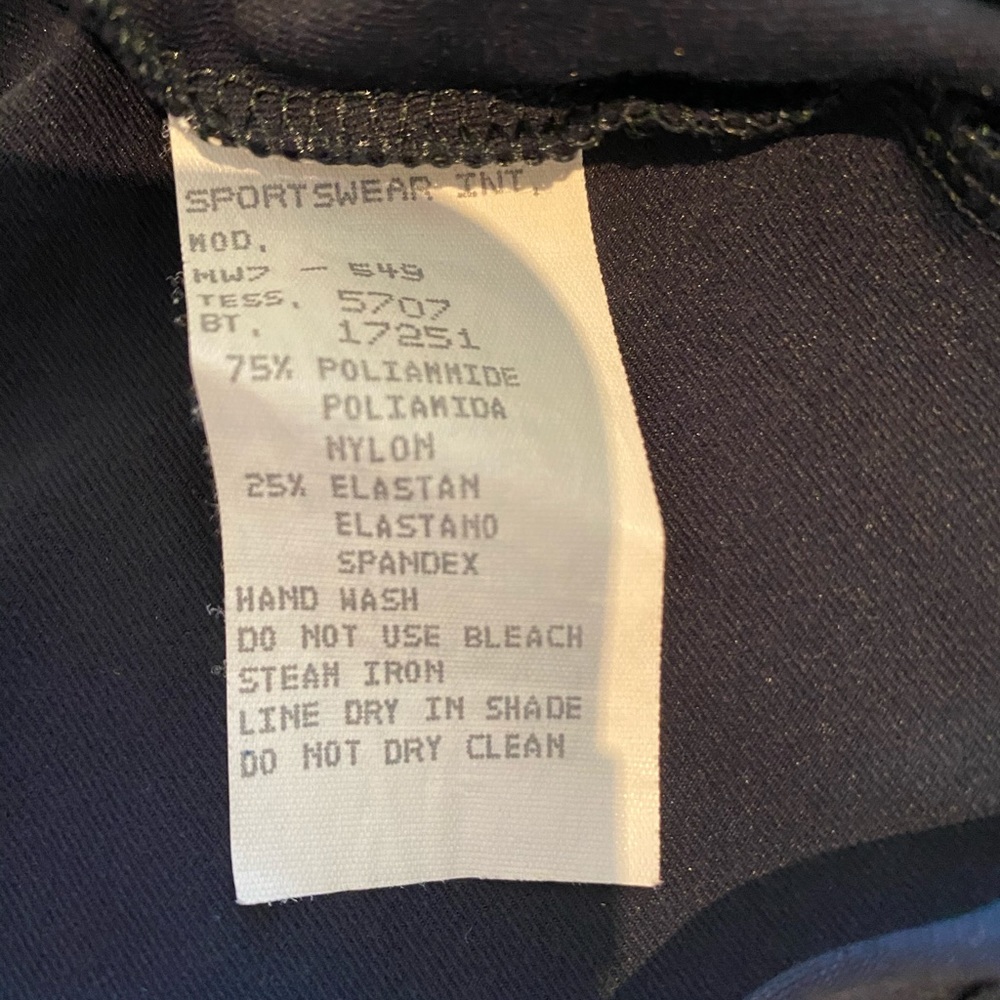 Moschino top with key hole black & white - Picture 7 of 7